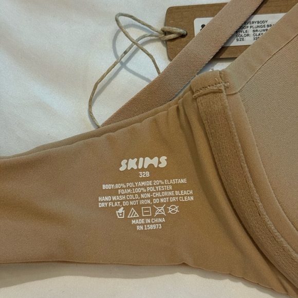 SKIMS NWT Fits Everybody Scoop Plunge Bra, Color: Clay, Size: 32B - Picture 5 of 6